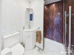 Ensuite- click for photo gallery